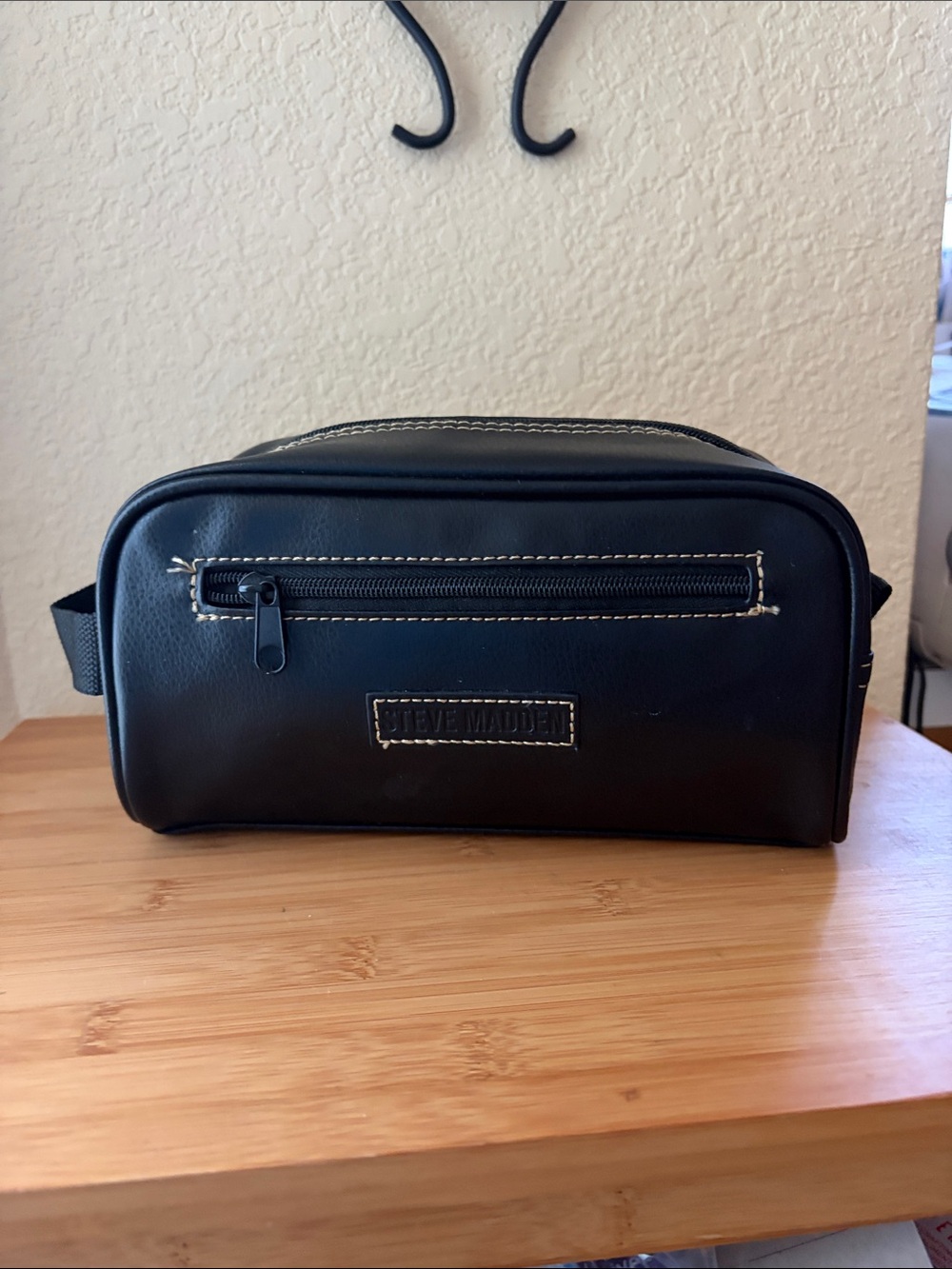 Steve Madden Sleek Black Men's Basic Toiletry Unisex Bag